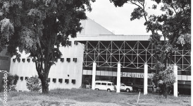 Matagal toma conta do Teatro Calil Haddad