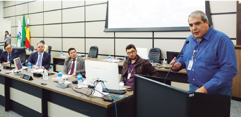 Vereadores ouvem justificativas e questionam gerente da Sanepar