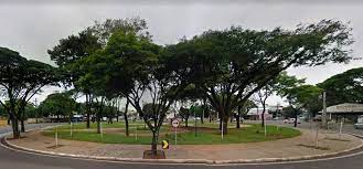Praça reinaugurada em fevereiro ainda está incompleta