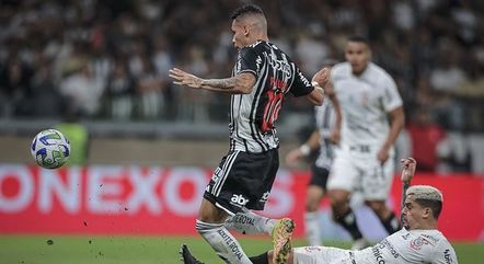 Corinthians perde para o Atlético-MG e se complica 