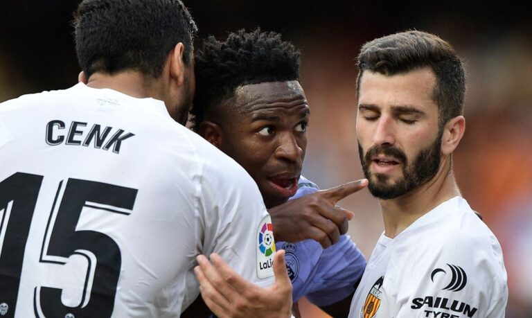 Vini Jr sofre racismo novamente