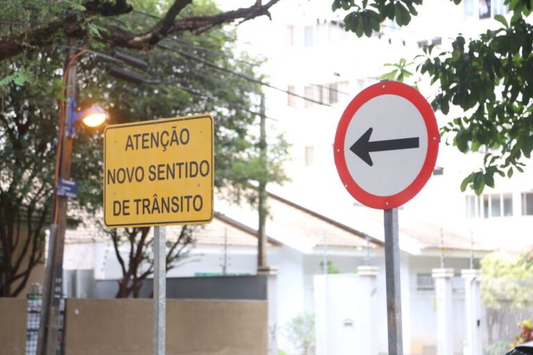 Duas ruas da cidade têm novo sentido de trânsito