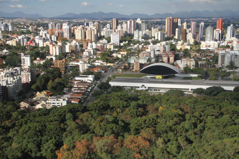 Paraná ultrapassa o Rio Grande do Sul e se torna o mais populoso da região Sul