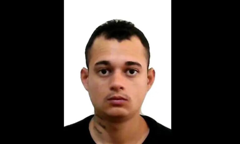Homem é executado com tiro na nuca na praça da igreja 