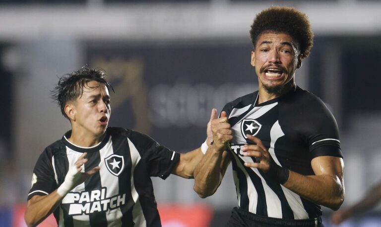 Botafogo mostra força e arranca empate com Santos