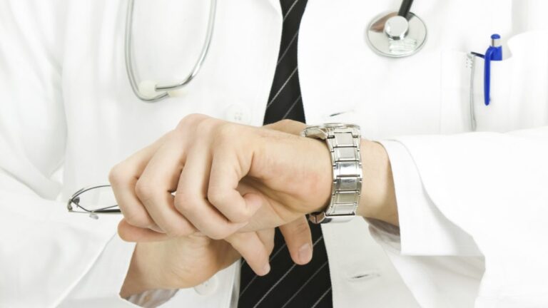 Dois a cada 10 pacientes faltam em consultas especializadas