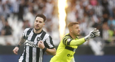 Botafogo goleia o Coritiba