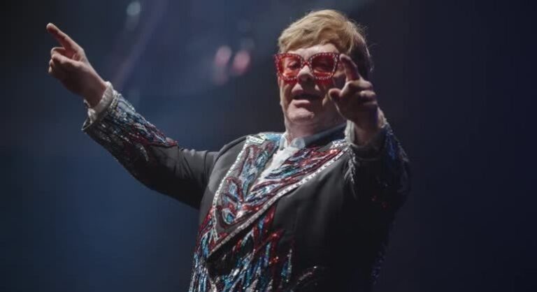 Elton John faz último show