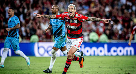 Flamengo vence o Athletico de virada