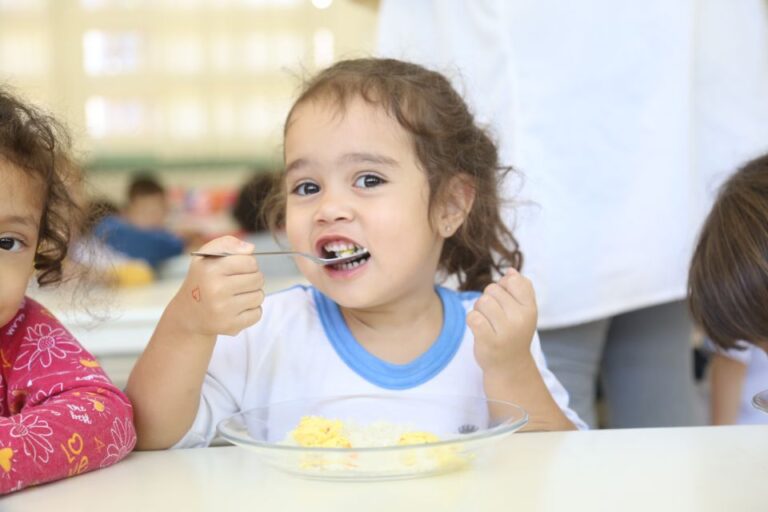 Prefeitura investe em merenda escolar saudável com 420 toneladas de alimentos