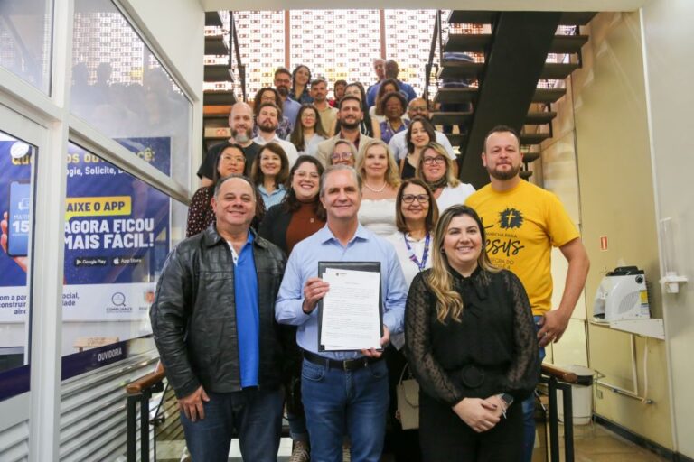 Prefeito assina termo para desenvolvimento do projeto Zoeira Tem Limite