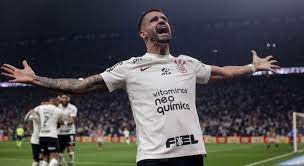 Renato Augusto marca dois e Corinthians sai na frente do São Paulo
