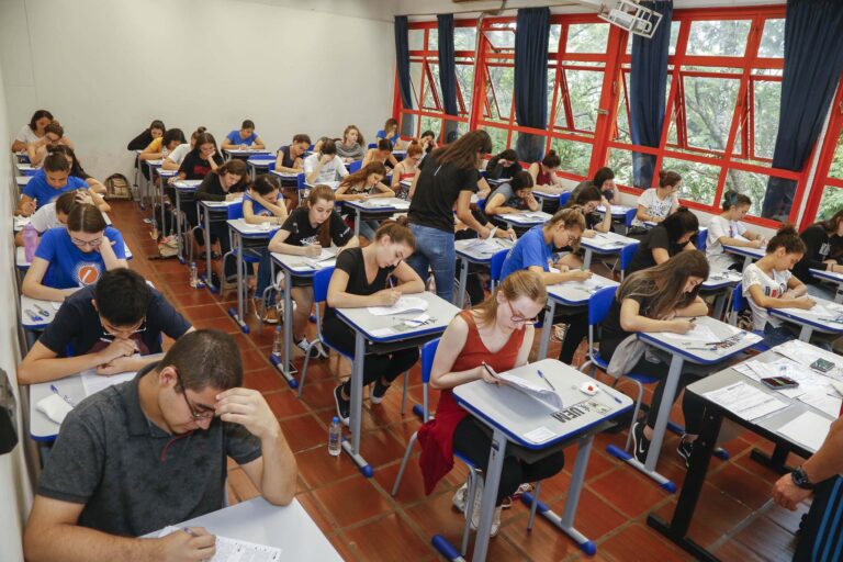 Vestibular de Inverno 2023 da UEM tem mais de 12 mil candidatos