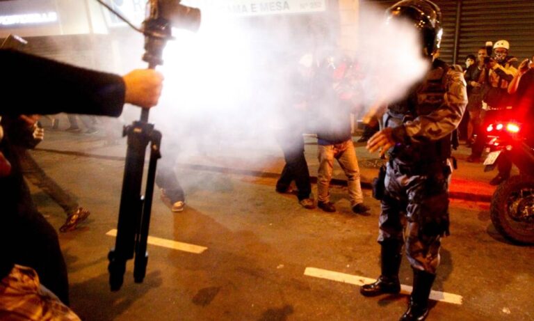 PM usa spray de pimenta contra populares em avenida de Maringá