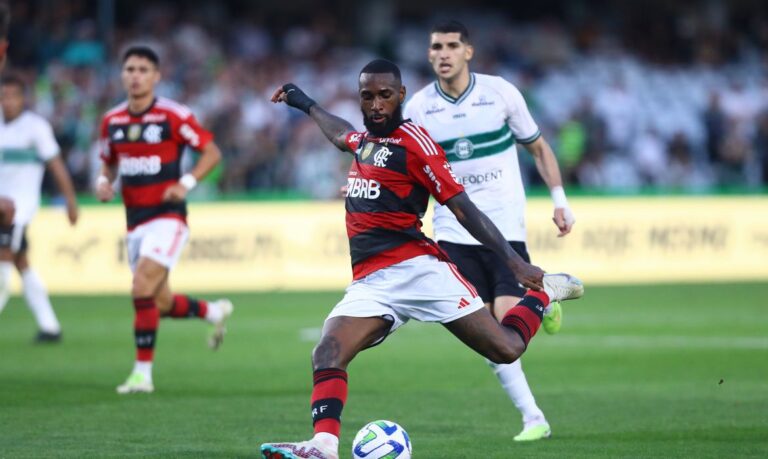 Flamengo supera Coritiba no Couto Pereira