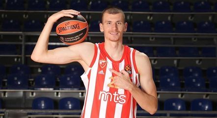 Jogador de basquete sérvio perde rim após levar cotovelada