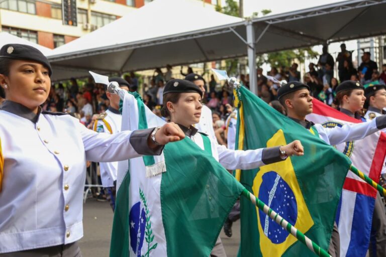 Desfile que comemora a Independência do Brasil reúne 7 mil pessoas