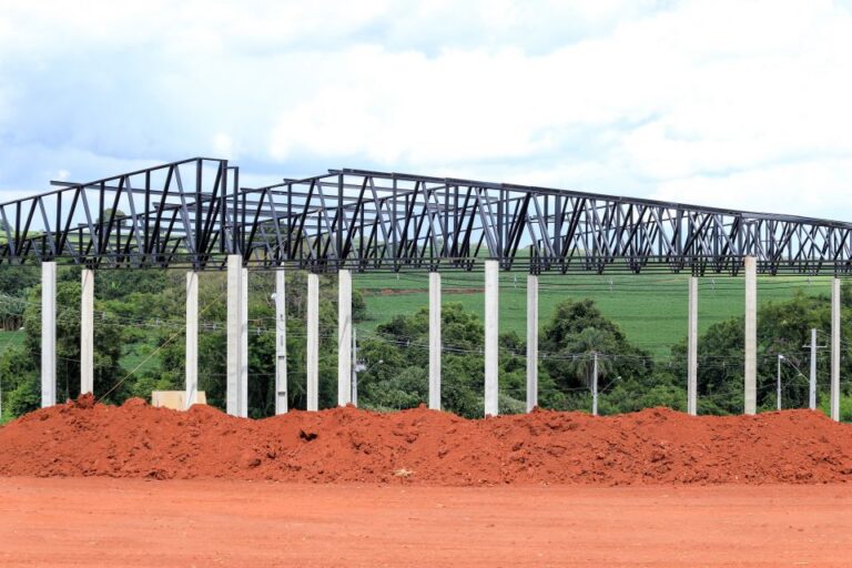 Prefeitura assina contrato de venda de mais 45 terrenos do Parque Industrial