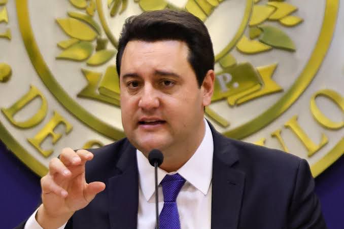 Ratinho Junior alcança mais de 75% de aprovação em mais uma pesquisa no Paraná