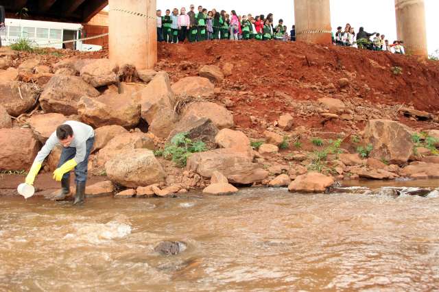 Ribeirão Morangueiro e Córrego Cacique recebem mutirão de limpeza