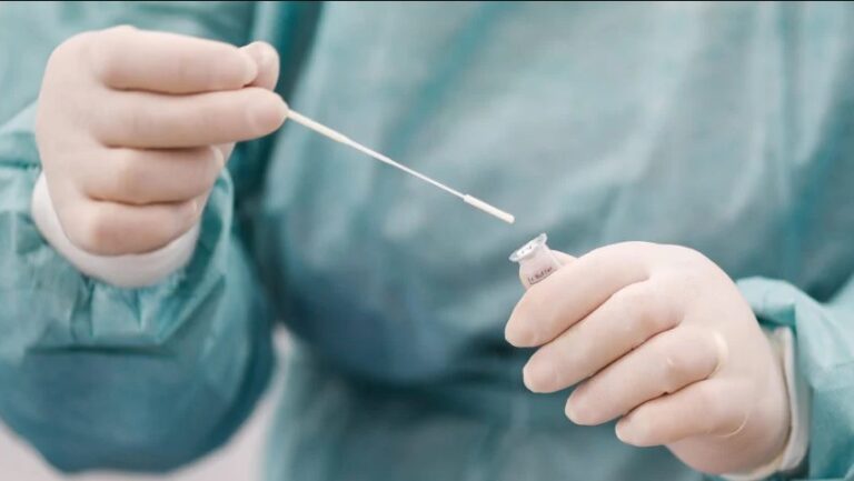 Taxa de testes positivos para coronavírus cresce no Brasil