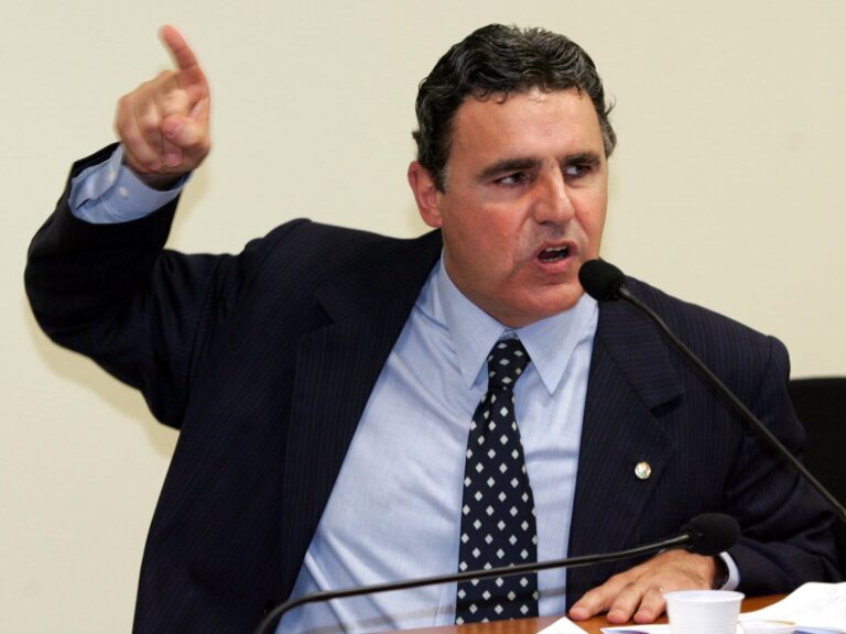 Ladrões invadem fazenda, assaltam e agridem ex-deputado