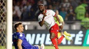 Internacional se impõe e complica Vasco no Brasileirão