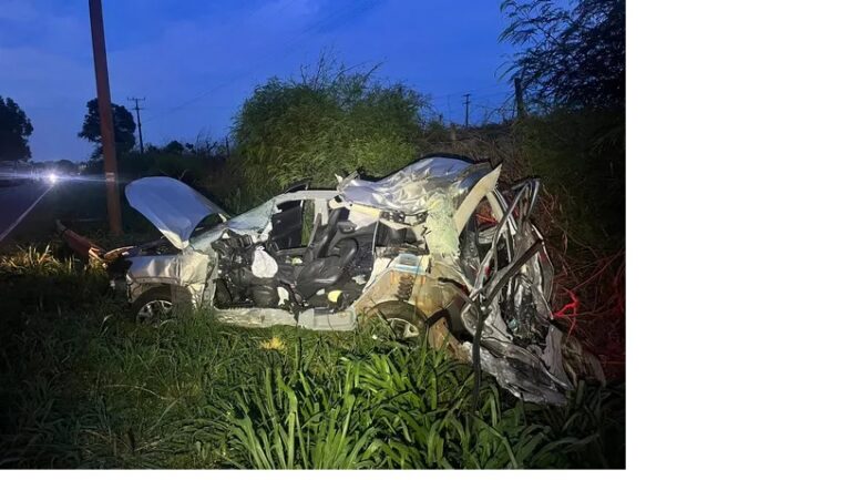 Ao fugir da Polícia jovem bate carro roubado e morre
