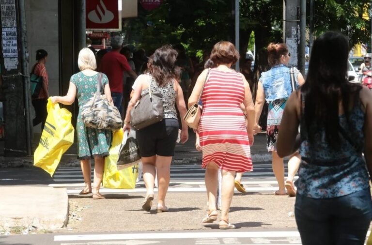 Comércio de rua funcionará em horário especial para Black Friday