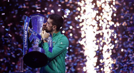 Djokovic vence Sinner, conquista o ATP Finals pela 7ª vez e quebra recorde