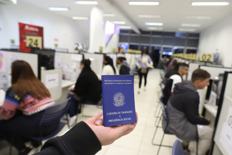 Maringá é a quarta cidade do Paraná em geração de empregos