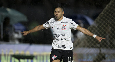 Romero faz dois e Corinthians vence o Vasco