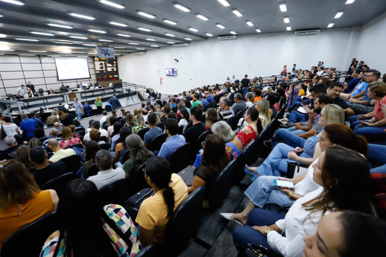 MP-PR recomenda e Câmara suspende votação de empréstimo de R$ 200 milhões