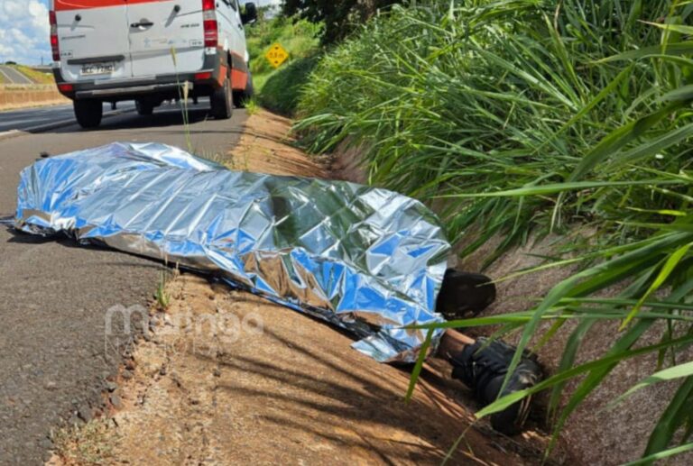 Homem com várias fraturas é encontrado morto na estrada