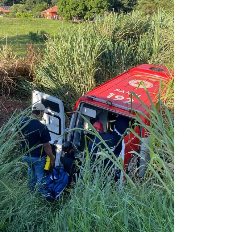 Acidente com ambulância do Samu deixa cinco feridos na região