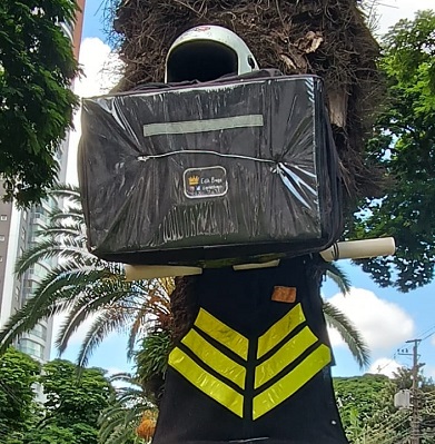 Homenagem que serve como advertência