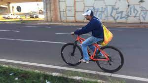 Ciclistas se arriscam em rotina perigosa entre Maringá e Sarandi