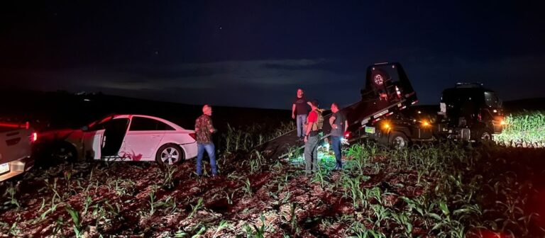 Motorista foge da polícia e abandona veículo carregado de droga