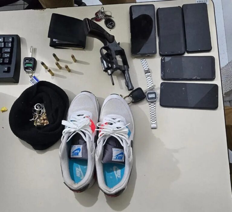 Criminosos invadem residência e sequestram morador