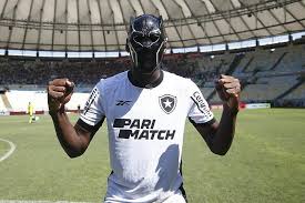 Botafogo vence Flamengo no Maracanã por 2 a 0