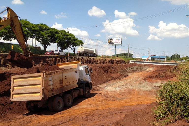 Empresários reclamam de morosidade na obra da PR-317