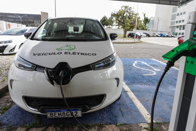 Cidade é a 39ª que mais vendeu carros elétricos