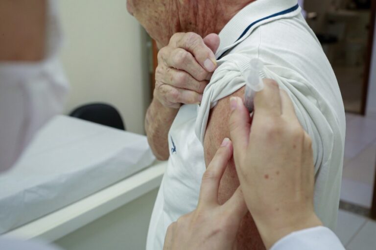 Casos de gripe aumentam e Saúde alerta para baixa vacinação
