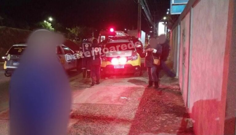 Homem invade escola e agride alunas com faca e facão