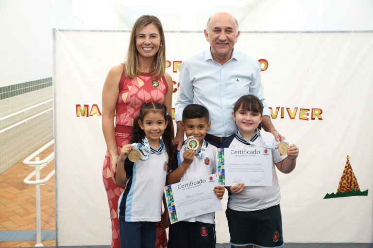 Prefeitura premia alunos vencedores do concurso de desenho
