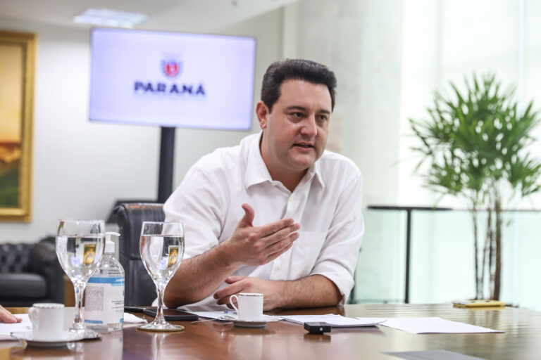Aprovação de Ratinho Junior chega a 76,8% entre os paranaenses