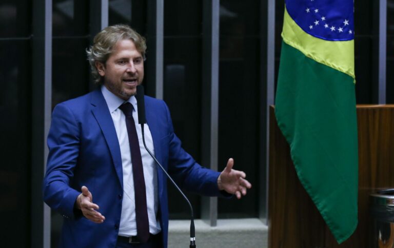 Novas normativas da Caixa agilizam obras nos municípios, diz Zeca Dirceu