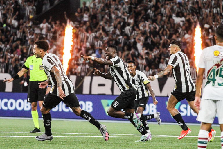Botafogo derrota Fluminense