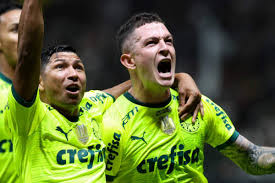 Palmeiras goleia Atlético-MG