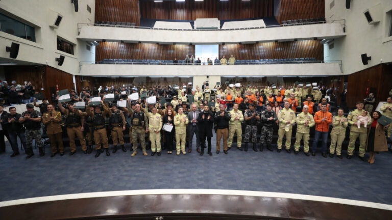 Assembleia Legislativa homenageia as Forças de Segurança do Paraná